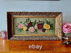 Grande peinture à l'huile de roses dans un cadre doré massif de style cottage chic