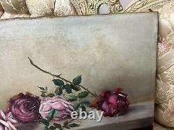 Magnifique peinture à l'huile de roses anciennes des années 1890 en format allongé sur toile rose cranberry.