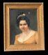 Peinture Ancienne à L'huile Sur Toile Portrait De Femme Cadre En Bois Dame Peignant Sa Robe 19e