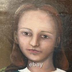 Portrait à l'huile ancien de la 39e peinture - Femme du 19e siècle sur toile avec croix religieuse.