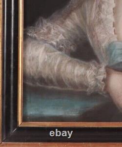 Translation: Portrait de dame française au pastel sur papier huilé antique encadré, avec des colombes s'embrassant - Rare ancien du 19e siècle